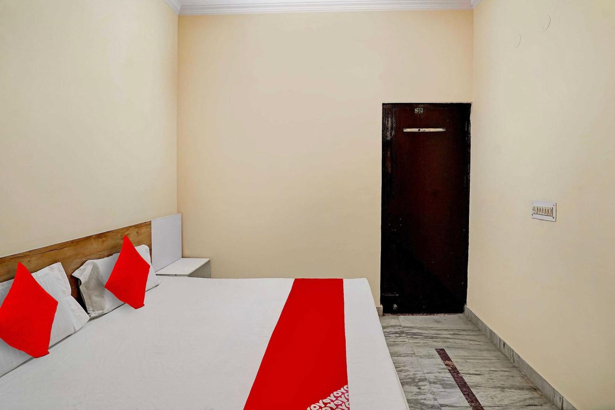 Hotel O 81617 The Pacific Hotel Ghaziabad Dış mekan fotoğraf