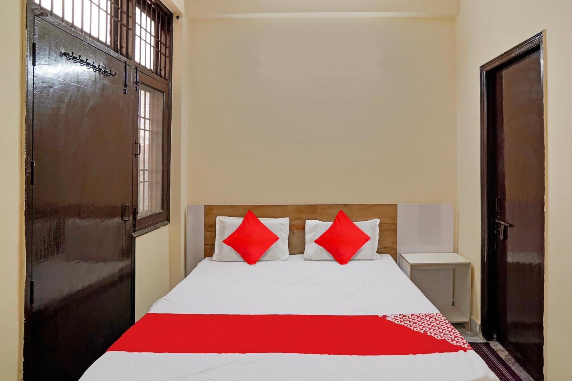 Hotel O 81617 The Pacific Hotel Ghaziabad Dış mekan fotoğraf