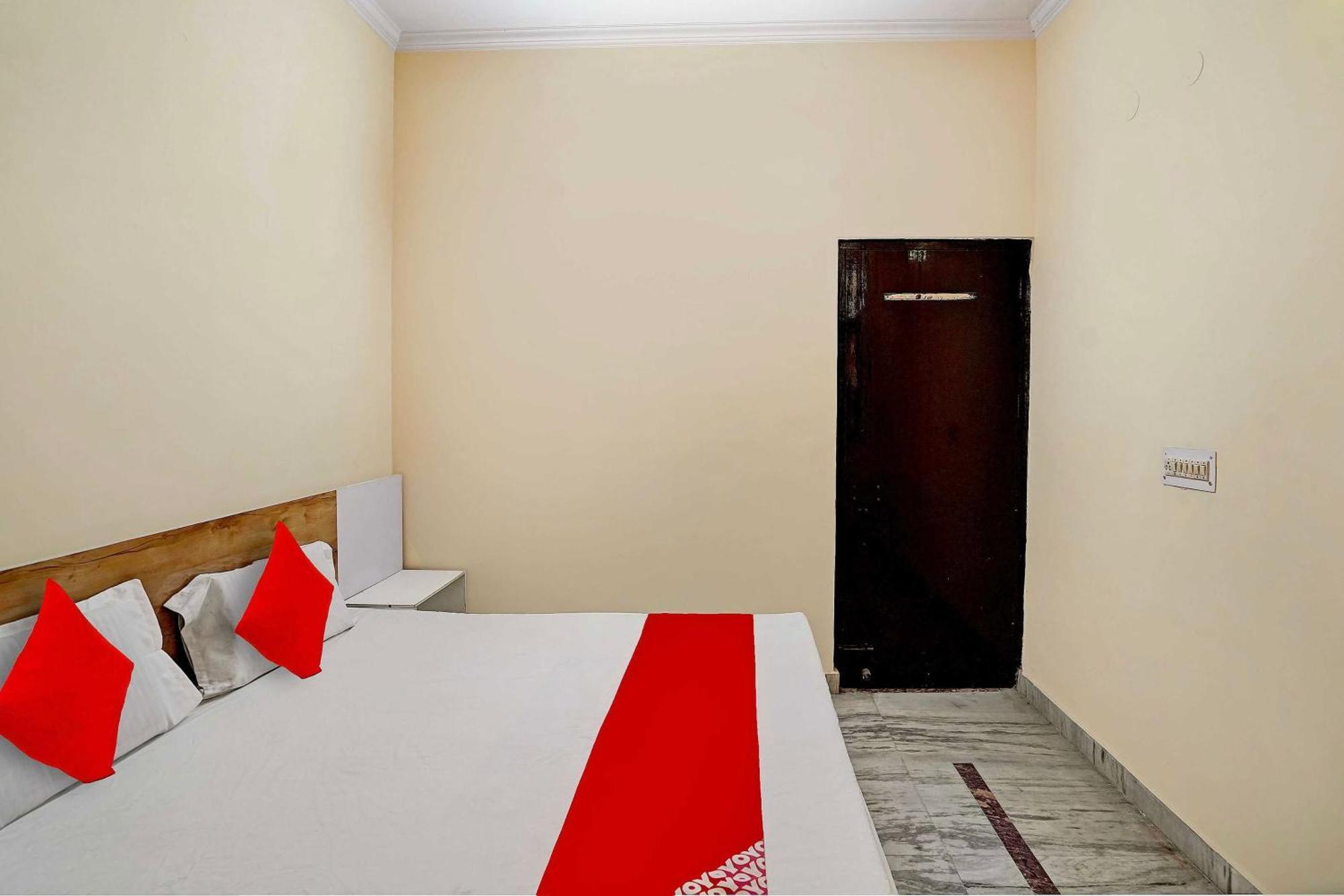 Hotel O 81617 The Pacific Hotel Ghaziabad Dış mekan fotoğraf