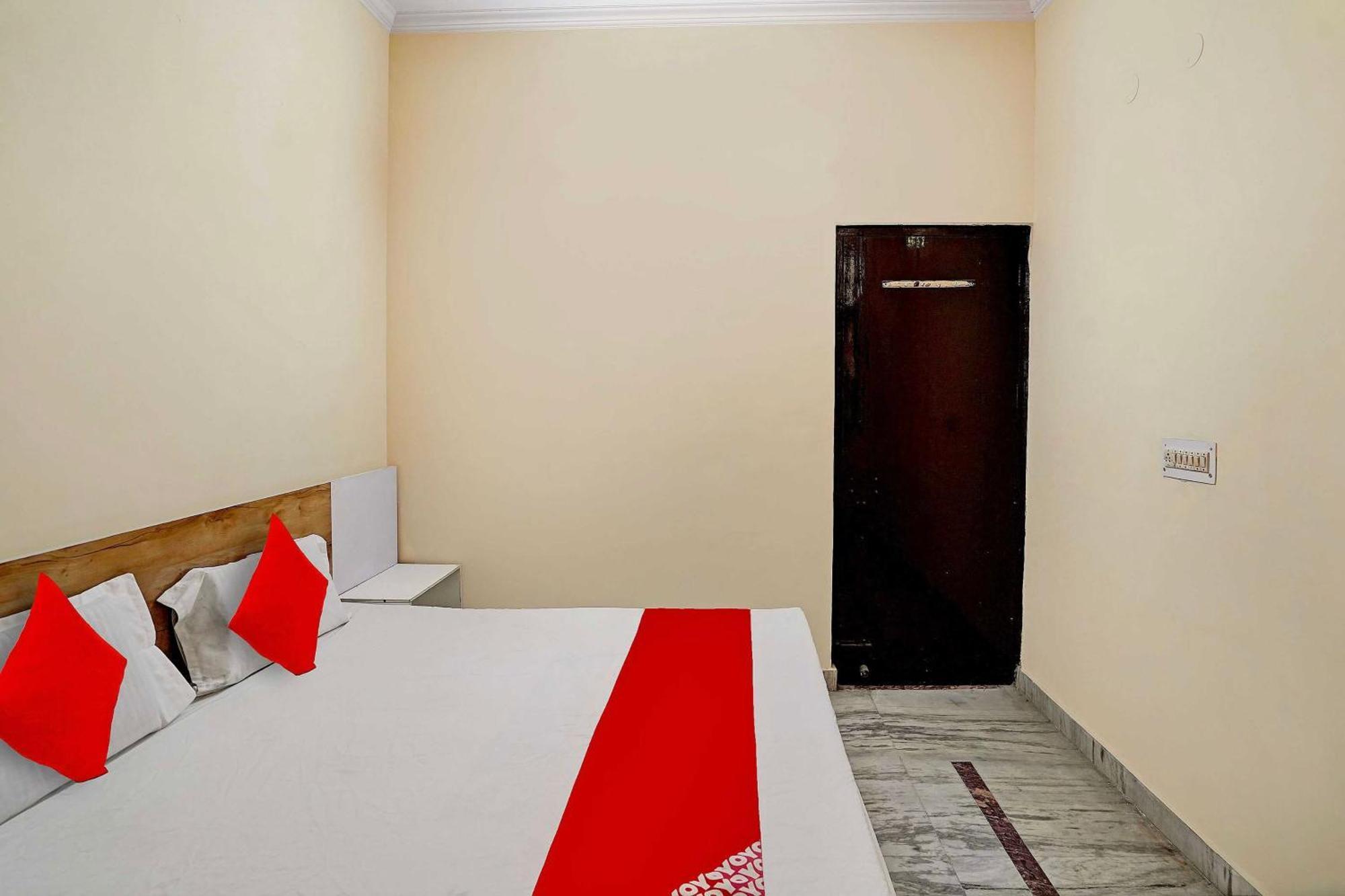 Hotel O 81617 The Pacific Hotel Ghaziabad Dış mekan fotoğraf